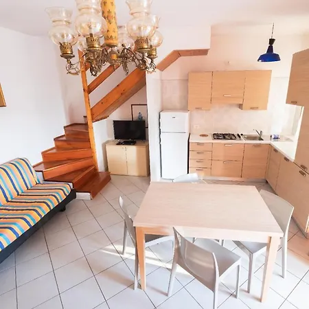 Ferienhaus In Mit Garten, Grill Und Terrasse
